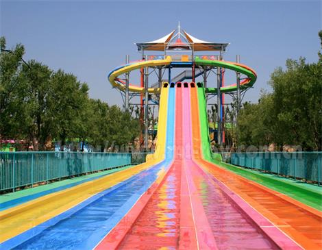 水上游樂設(shè)備彩虹競(jìng)賽滑梯你們那什么價(jià)格呢？