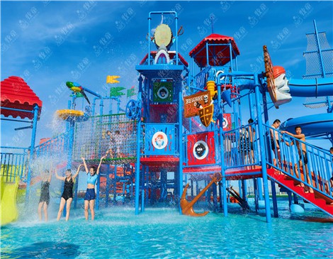 選擇水上游樂設(shè)施廠家應(yīng)關(guān)注哪些方面？